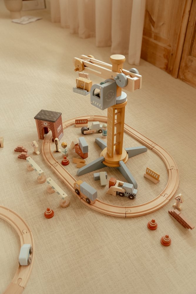 Little Dutch Kranset mit Eisenbahnschienen