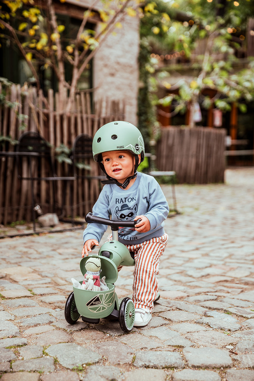 Scoot and Ride Highwaykick 1 Lifestyle