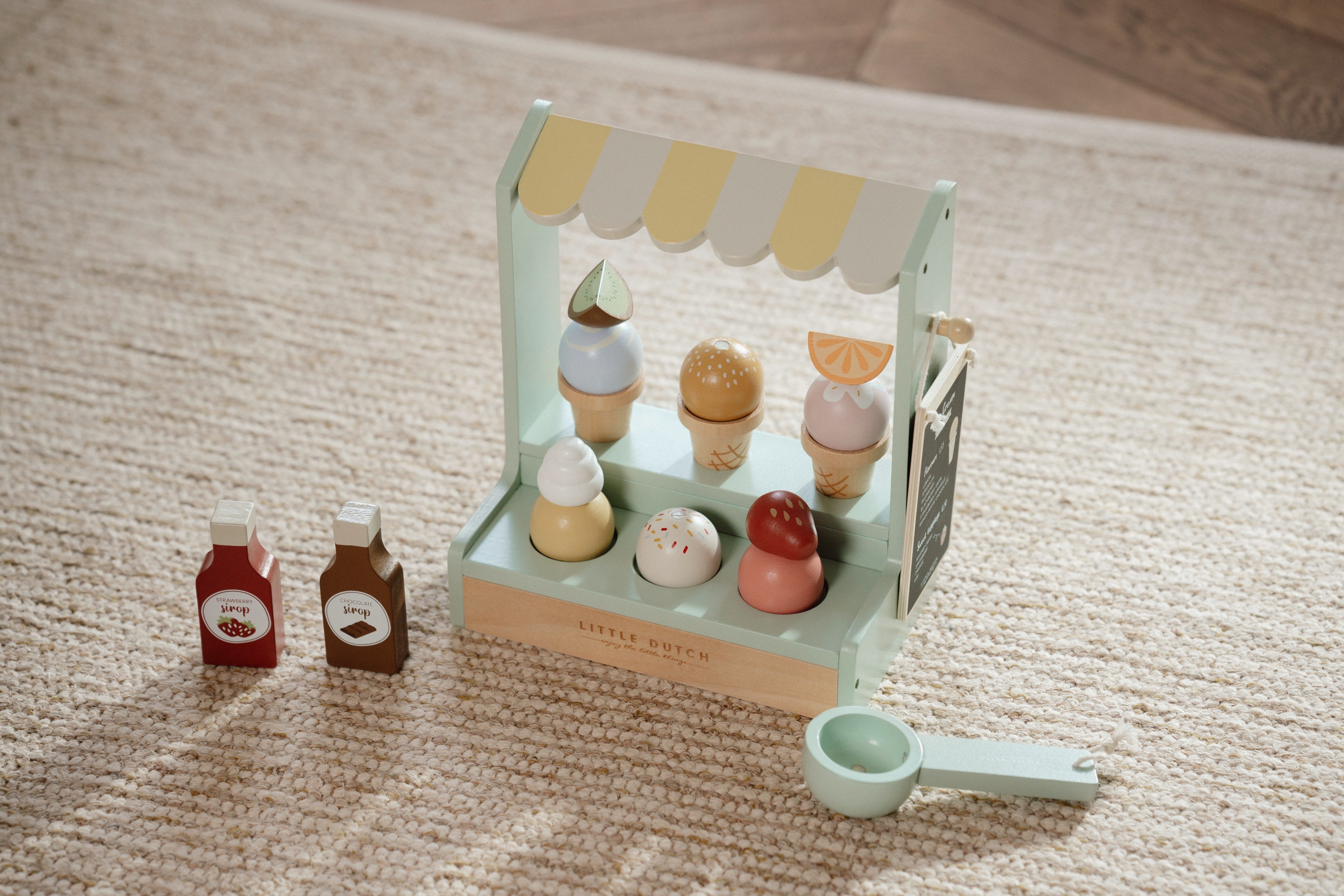 Little Dutch IJssalon gemaakt van hout