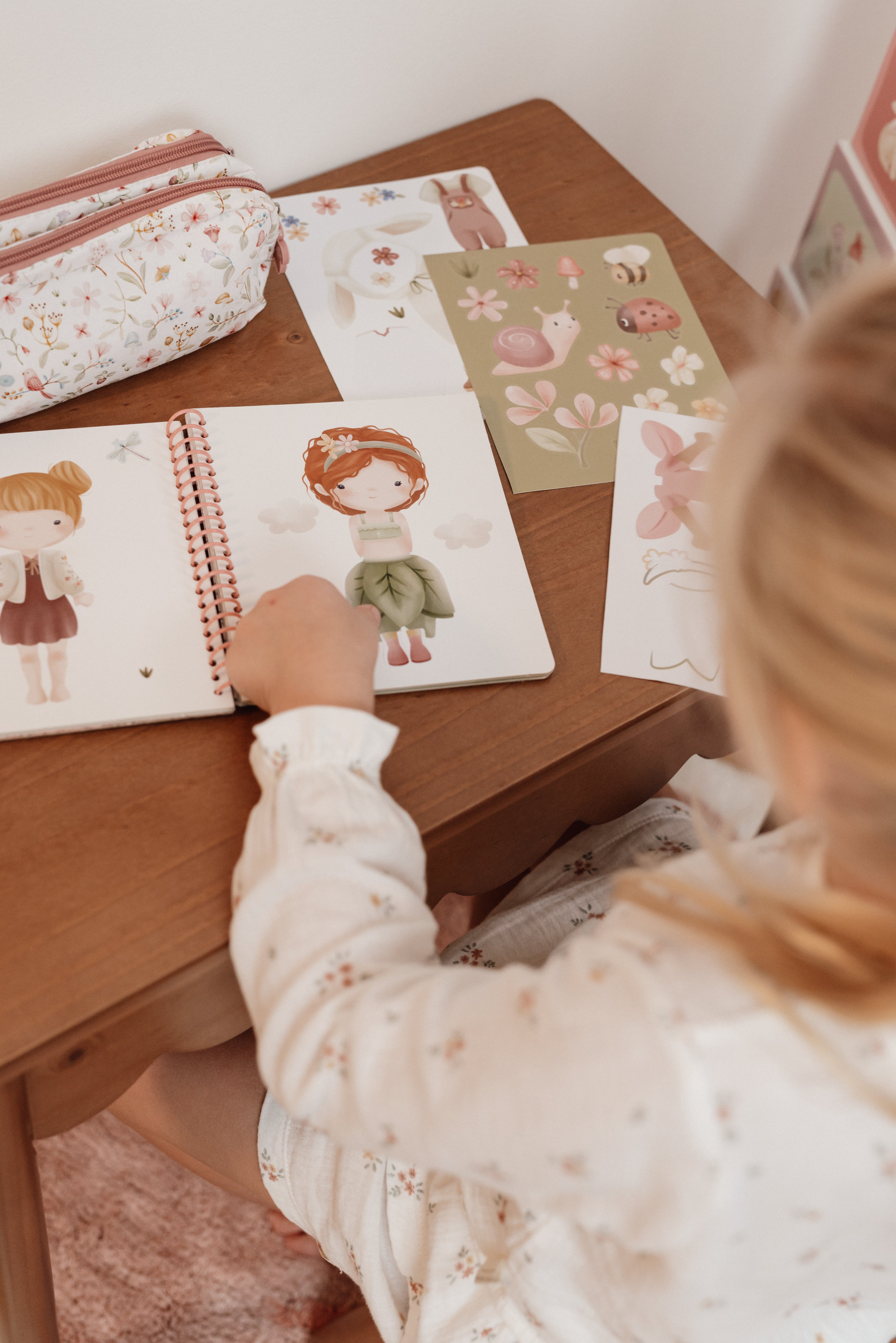 Little Dutch Anzieh-Buch "Fairy Garden"