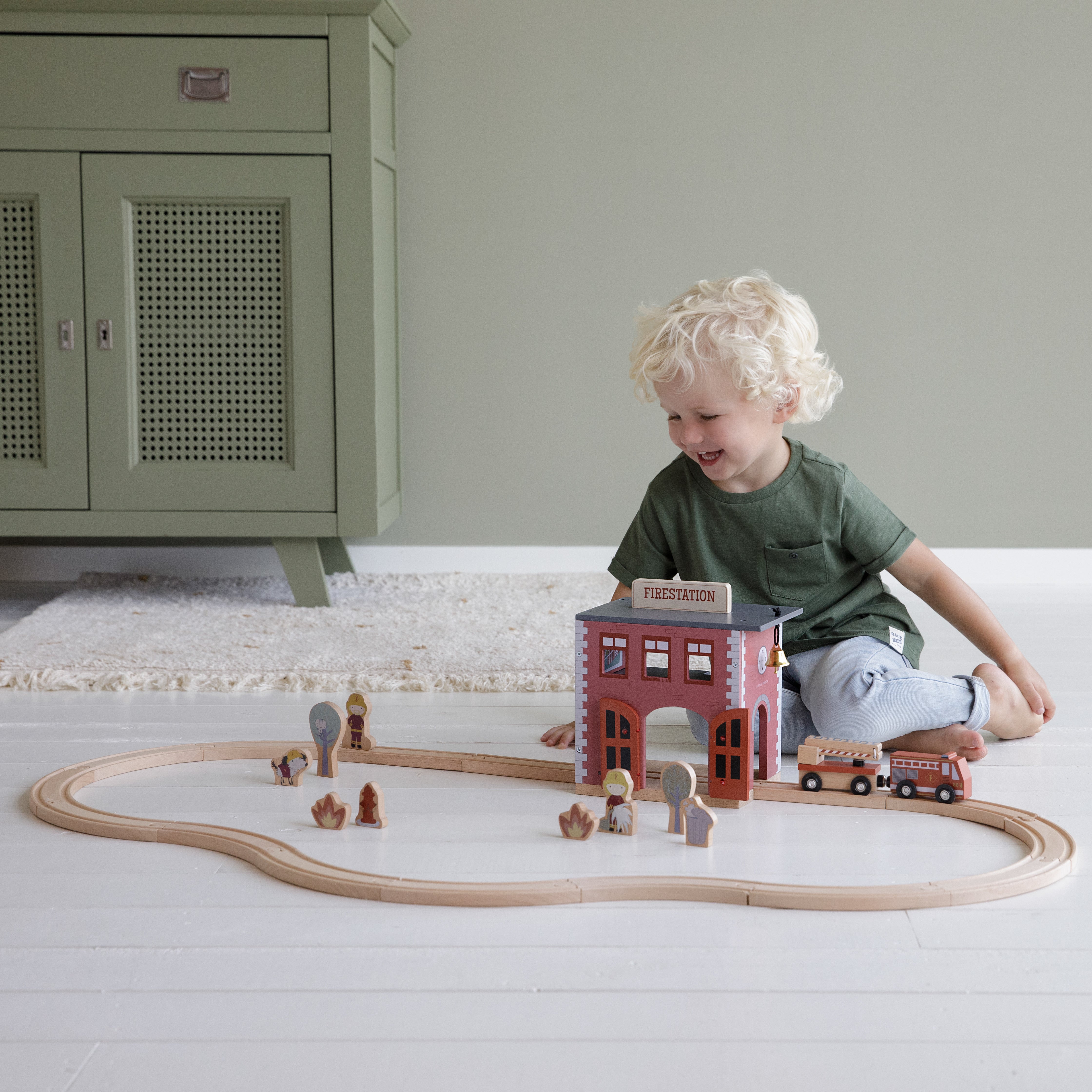 Little Dutch Erweiterung Holzeisenbahn "Feuerwehrhaus"