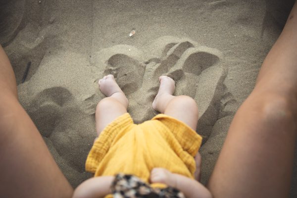 Babyfüße im Sand