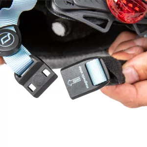 Scoot and Ride Helm Magnetverschluss