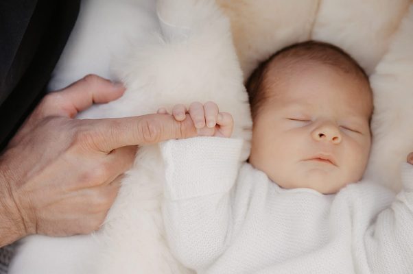Suchst du nach Lösungen für besseren Babyschlaf? Unsere Tipps zur Baby Schlafberatung helfen dir und deinem Kind, endlich durchzuschlafen. Starte jetzt in ruhigere Nächte! Lies den Blogbeitrag für echte Mama-Erfahrungen und Tipps.